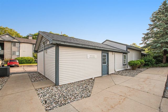 18372 N Ridge Court 12, Spring Lake, MI 49456