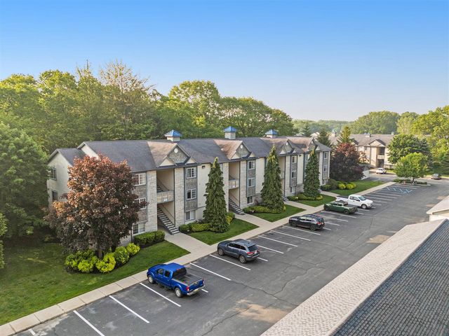 18372 N Ridge Court 12, Spring Lake, MI 49456