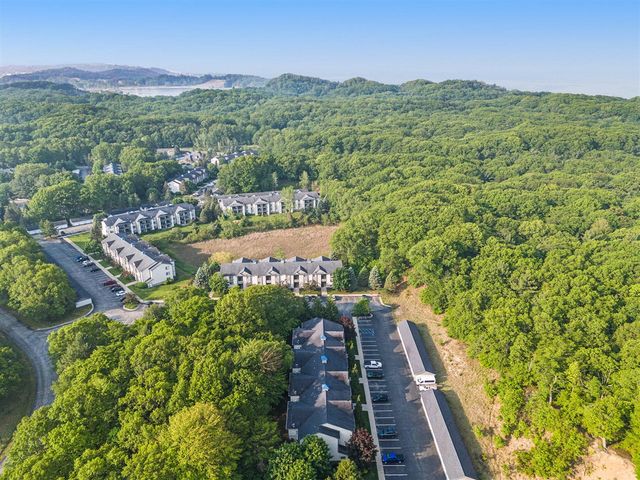 18372 N Ridge Court 12, Spring Lake, MI 49456