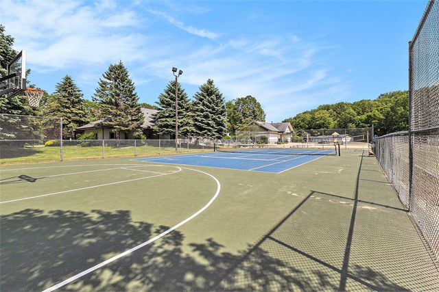 18372 N Ridge Court 12, Spring Lake, MI 49456