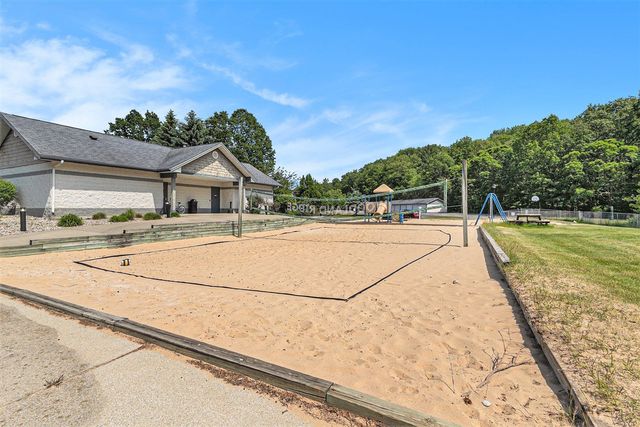 18372 N Ridge Court 12, Spring Lake, MI 49456