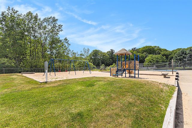 18372 N Ridge Court 12, Spring Lake, MI 49456