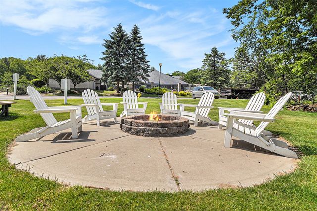 18372 N Ridge Court 12, Spring Lake, MI 49456