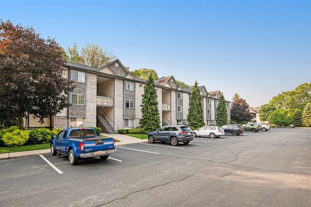 18372 N Ridge Court 12, Spring Lake, MI 49456