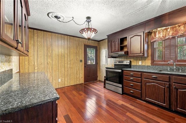 1203 Ranhurst Road, Mcleansville, NC 27301