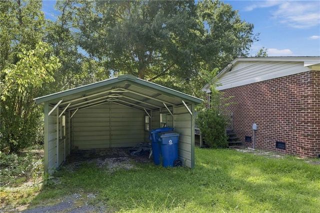 1203 Ranhurst Road, Mcleansville, NC 27301