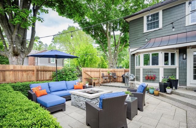 579 Chesterfield Avenue, Birmingham, MI 48009
