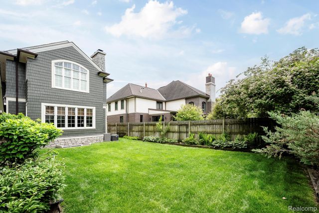 579 Chesterfield Avenue, Birmingham, MI 48009