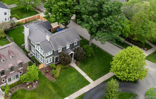579 Chesterfield Avenue, Birmingham, MI 48009