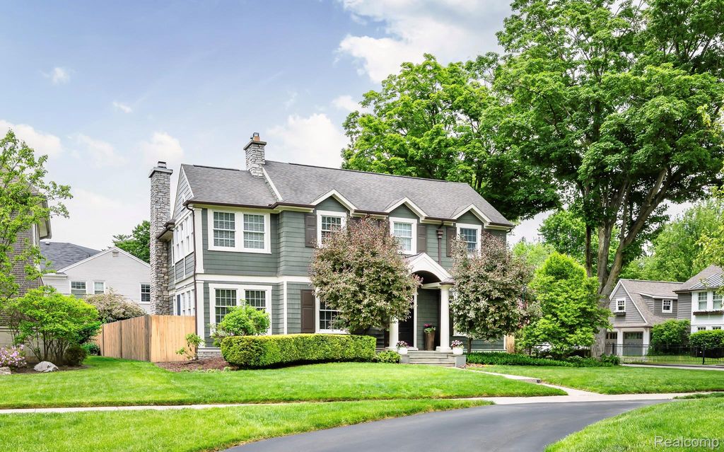 579 Chesterfield Avenue, Birmingham, MI 48009