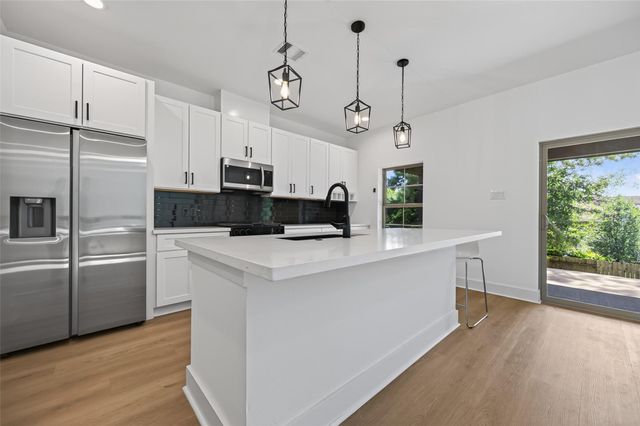 1926 Graystone Hills Drive, Conroe, TX 77304