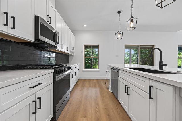 1926 Graystone Hills Drive, Conroe, TX 77304