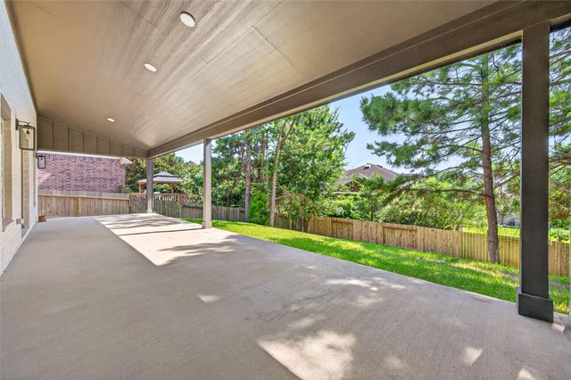 1926 Graystone Hills Drive, Conroe, TX 77304