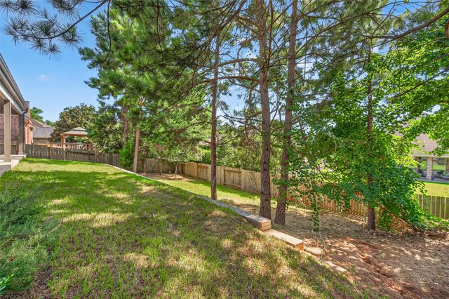 1926 Graystone Hills Drive, Conroe, TX 77304