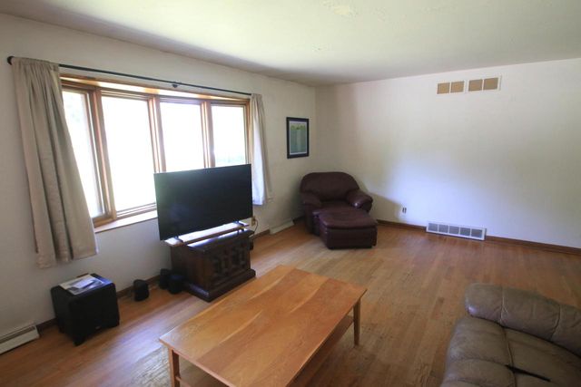 N48W19068 Joetta DRIVE, Menomonee Falls, WI 53051
