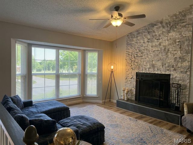 167 Edgeworth Avenue, Maryland Heights, MO 63043