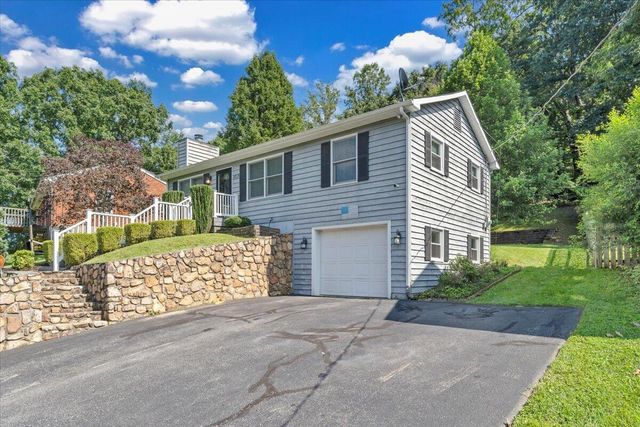 3515 Yellow Mountain RD, Roanoke, VA 24014