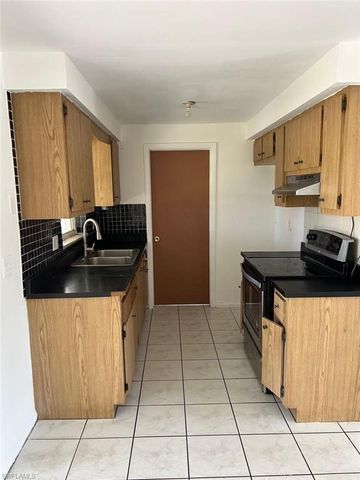 2571 Parkway ST, Fort Myers, FL 33901