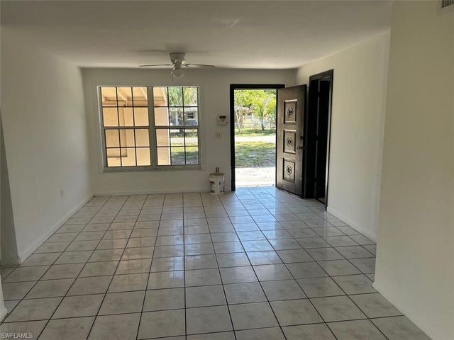 2571 Parkway ST, Fort Myers, FL 33901