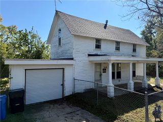 315 N C Street, Rogers, AR 72756