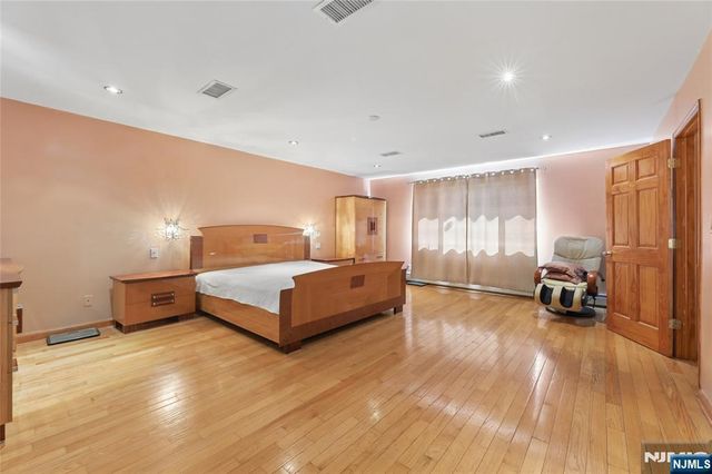 4-16 Bellair Avenue, Fair Lawn, NJ 07410