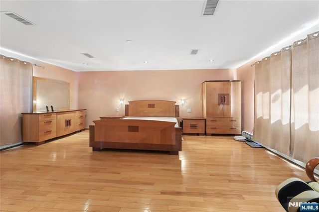 4-16 Bellair Avenue, Fair Lawn, NJ 07410
