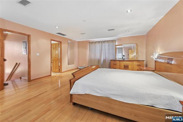 4-16 Bellair Avenue, Fair Lawn, NJ 07410