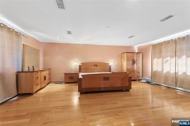 4-16 Bellair Avenue, Fair Lawn, NJ 07410