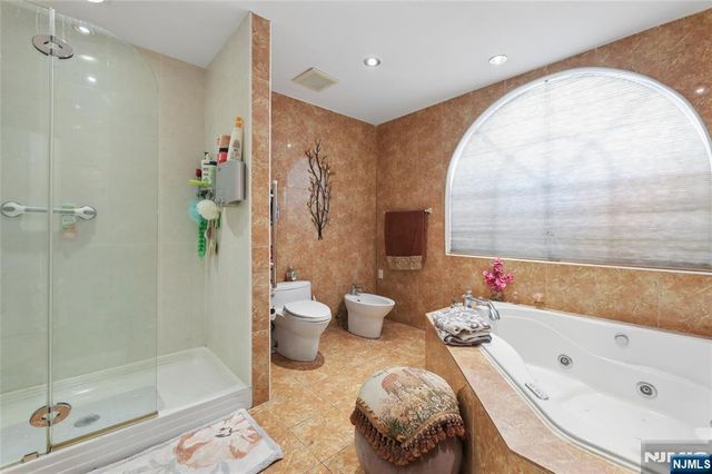 4-16 Bellair Avenue, Fair Lawn, NJ 07410