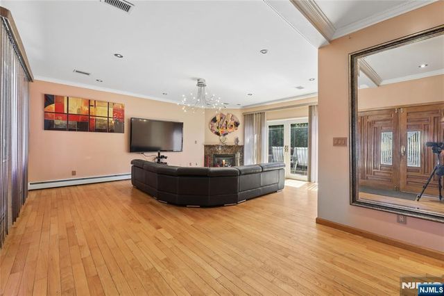 4-16 Bellair Avenue, Fair Lawn, NJ 07410