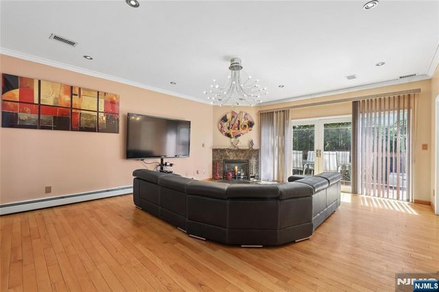 4-16 Bellair Avenue, Fair Lawn, NJ 07410