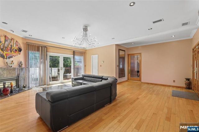 4-16 Bellair Avenue, Fair Lawn, NJ 07410