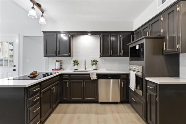 404 Springwood Drive, Blue Springs, MO 64015