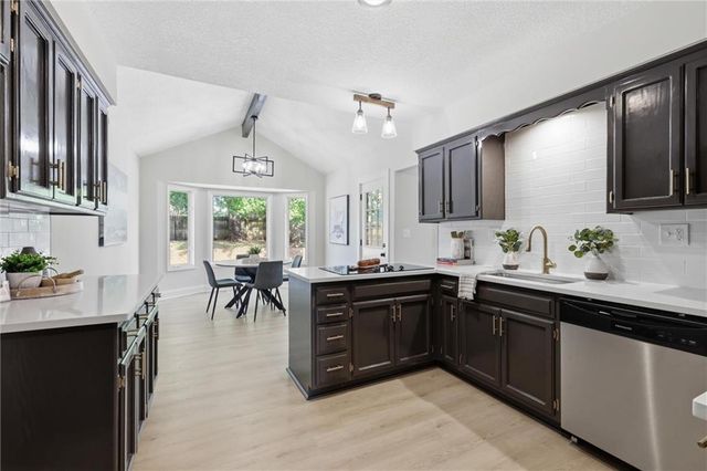404 Springwood Drive, Blue Springs, MO 64015