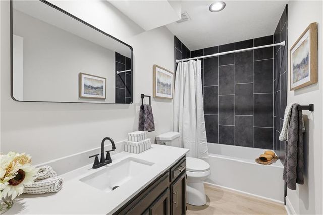 404 Springwood Drive, Blue Springs, MO 64015
