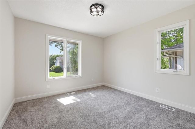 404 Springwood Drive, Blue Springs, MO 64015