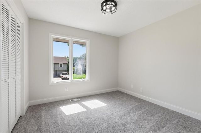 404 Springwood Drive, Blue Springs, MO 64015