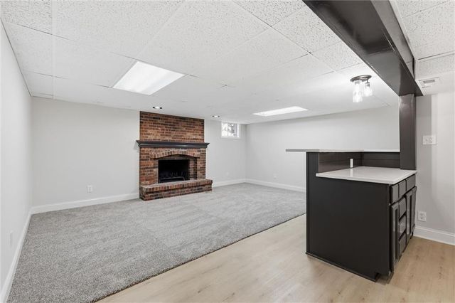 404 Springwood Drive, Blue Springs, MO 64015