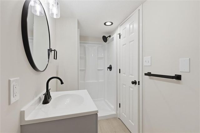 404 Springwood Drive, Blue Springs, MO 64015
