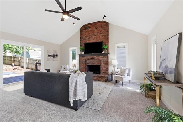 404 Springwood Drive, Blue Springs, MO 64015