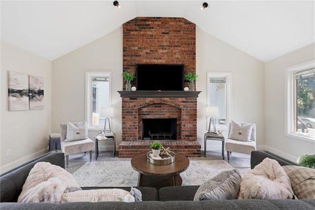 404 Springwood Drive, Blue Springs, MO 64015
