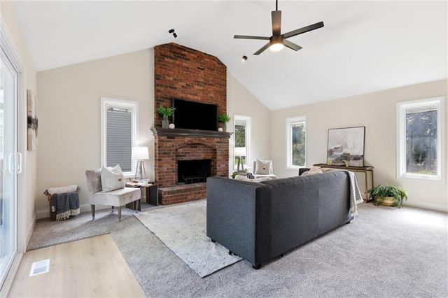 404 Springwood Drive, Blue Springs, MO 64015