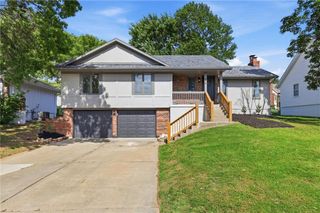 404 Springwood Drive, Blue Springs, MO 64015