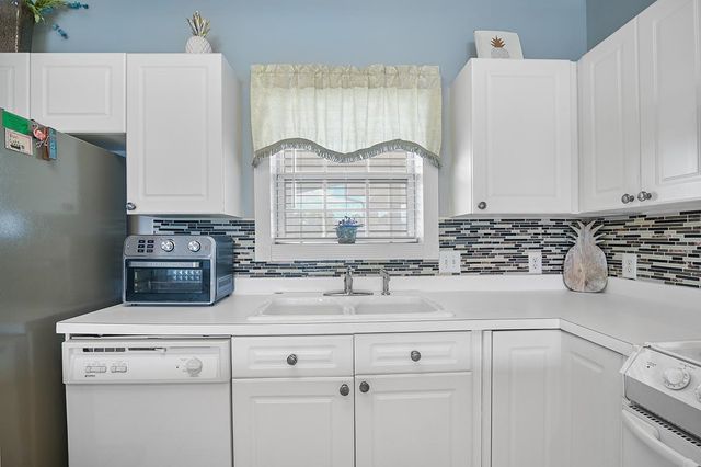 4830 Carnation Cir Apt 302, Myrtle Beach, SC 29577