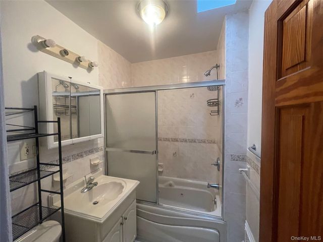 2811 Gunther Avenue, Bronx, NY 10469