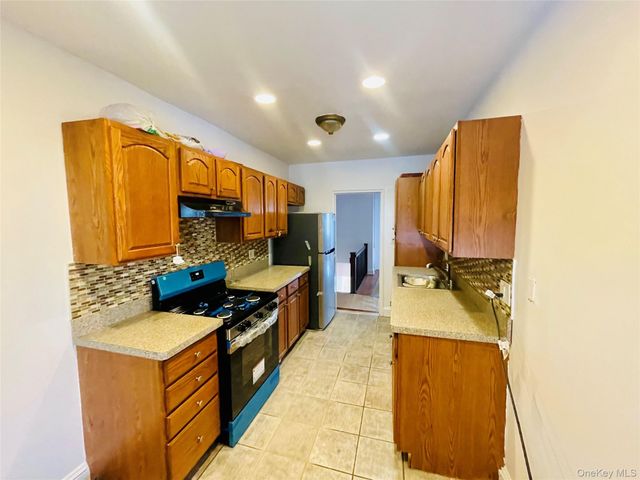 2811 Gunther Avenue, Bronx, NY 10469