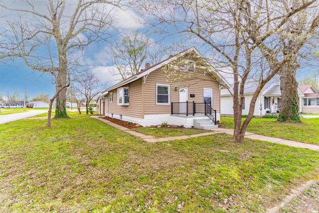 321 E Oak Street, Oakland City, IN 47660