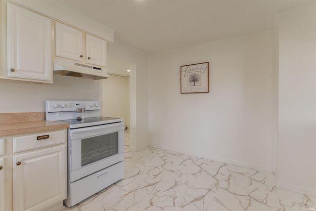 321 E Oak Street, Oakland City, IN 47660