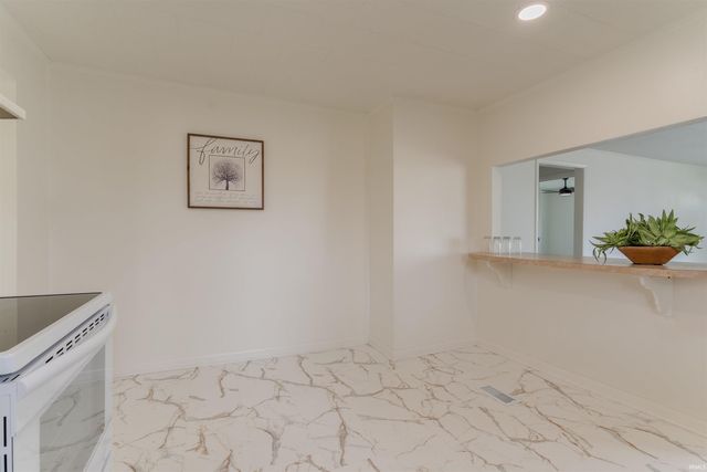 321 E Oak Street, Oakland City, IN 47660