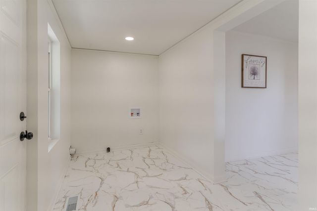 321 E Oak Street, Oakland City, IN 47660